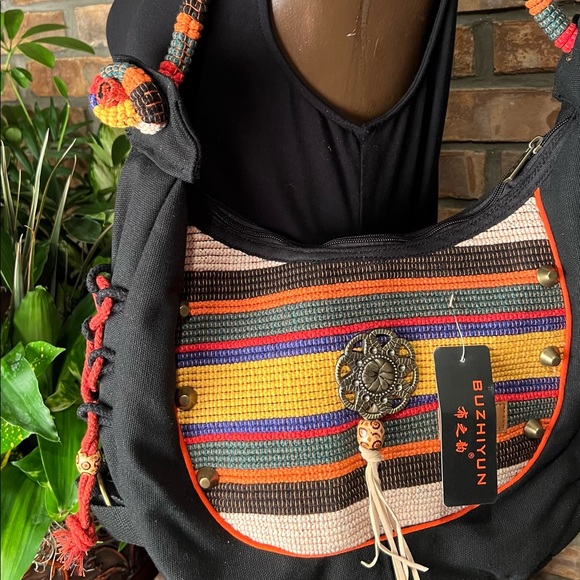 BNWT BU ZHI YUN PURSE.  HOBO STYLE BAG WITH LOTS OF STORAGE SPACE! GREAT DEAL!!! - Picture 5 of 14